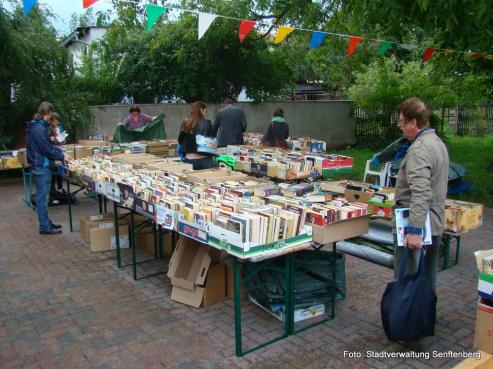 Bild zu Senftenberg lockt mit "Groem Bcherflohmarkt"