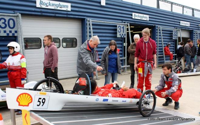 Bildtitel: Studentisches Team Lausitz Dynamics auf Platz drei in Rockingham Bild zu Studentisches Team Lausitz Dynamics auf Platz drei in Rockingham
