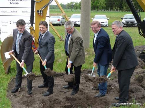 Bild zu Neue Brcke und Strae fr Neuhammer