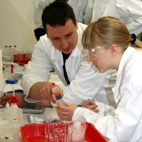 Bild zu Spannende Laborkurse an der science academy