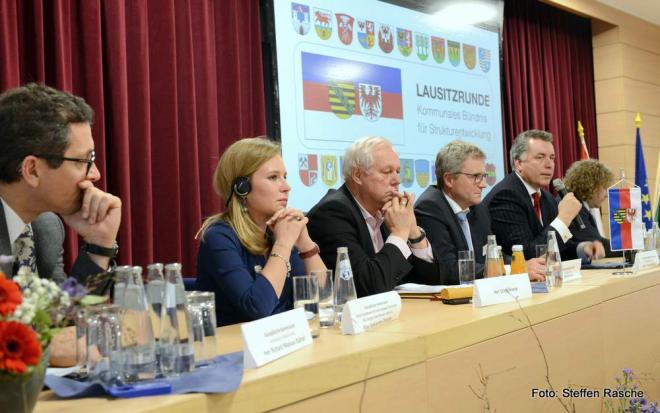 Bildtitel: Die nächste Konferenz wird spannend Bild zu Die nächste Konferenz wird spannend
