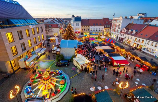 Bildtitel: Magisches Weihnachtstreiben, Weihnachtschöre, Kinderweihnachtsmarkt und ein bezauberndes Programm Bild zu Magisches Weihnachtstreiben, Weihnachtschöre, Kinderweihnachtsmarkt und ein bezauberndes Programm